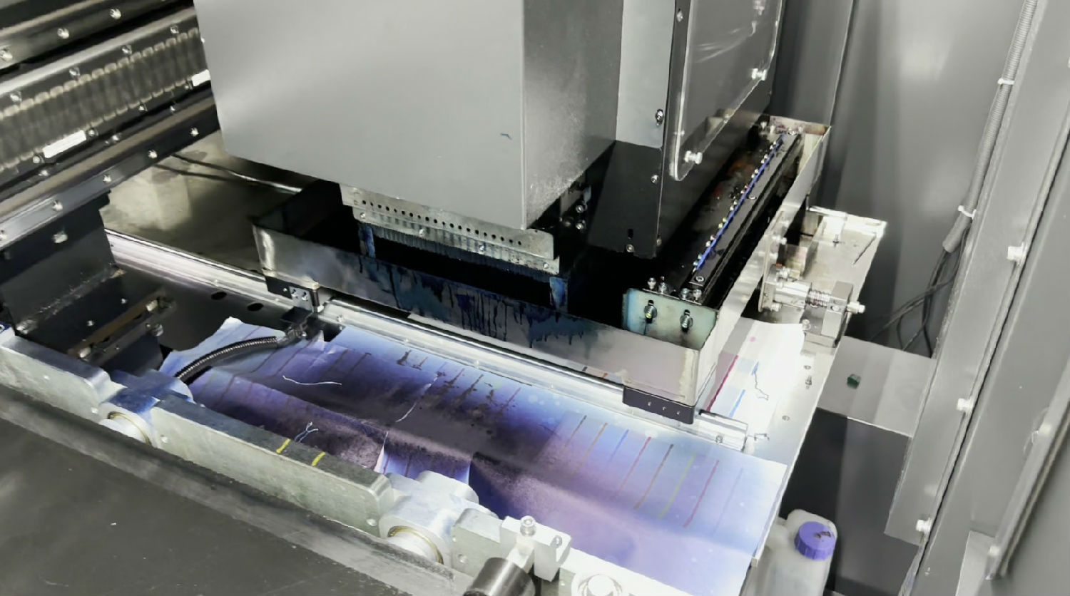 直(zhi)噴數碼印(yìn)花機如何(hé)抽取廢墨(mò)?