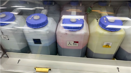 數碼印花機(ji)加墨水能加滿(mǎn)嗎?