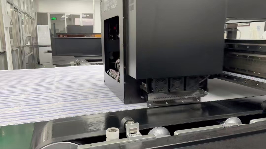 數(shù)碼印花(huā)打印時(shi)出現交(jiāo)叉色的(de)原因