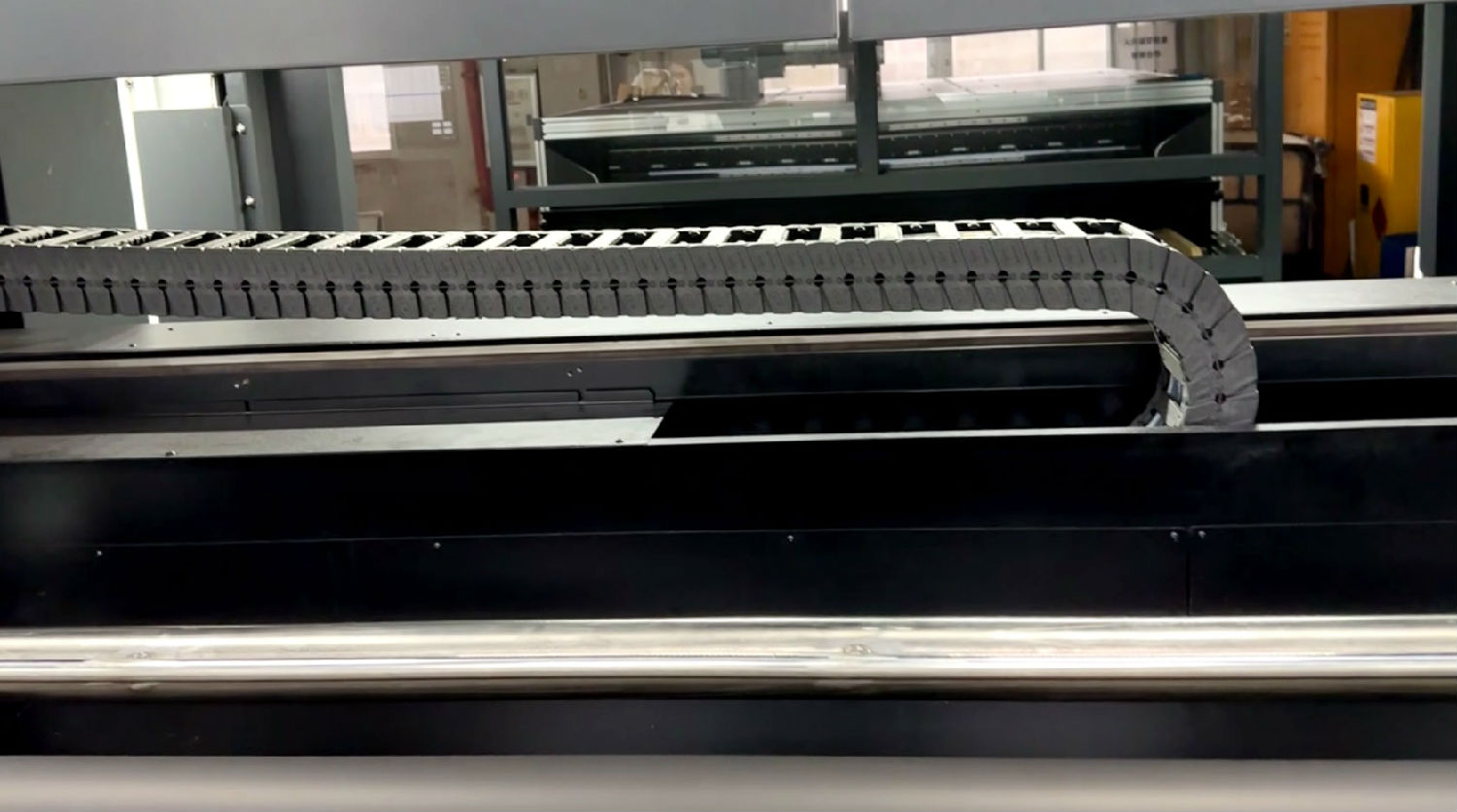 如何(he)判斷數(shu)碼印花(huā)機的導(dǎo)軌是否(fǒu)需要更(geng)換？